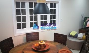 EXCELENTE IMÓVEL  ALTO PADRÃO COM PISCINA