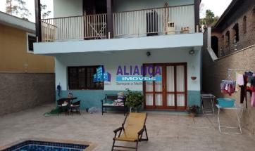 EXCELENTE IMÓVEL  ALTO PADRÃO COM PISCINA