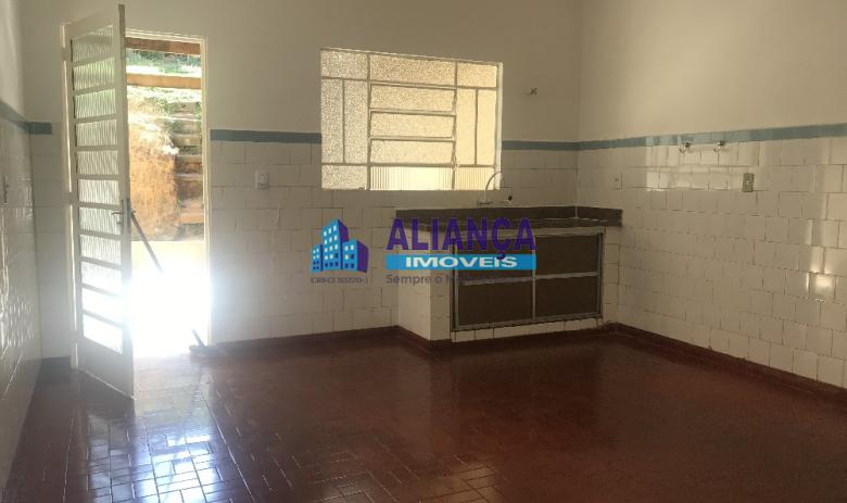 CASA COM 3 QUARTOS PARA  ALUGAR NO JARDIM BRASIL
