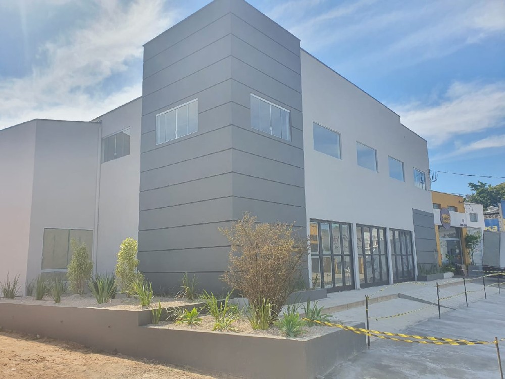 Prédio comercial na marginal