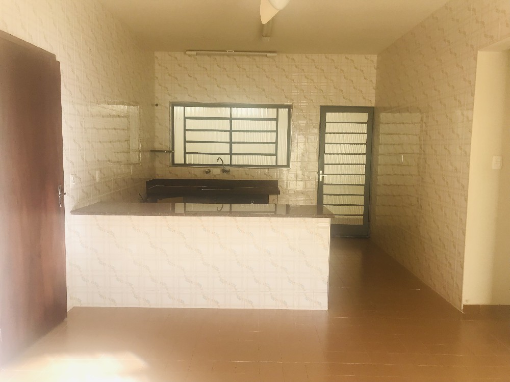 CASA PARA ALUGAR EM ÓTIMA LOCALIZAÇÃO 