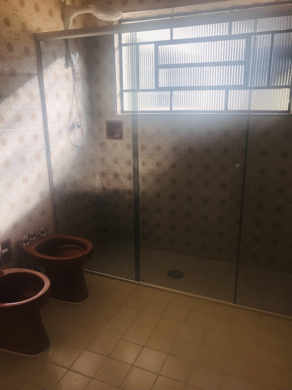 CASA PARA ALUGAR EM ÓTIMA LOCALIZAÇÃO 