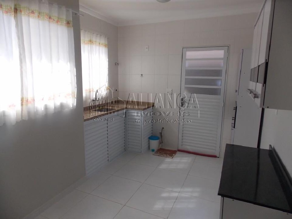 CASA PARA ALUGAR EM CONDOMÍNIO 