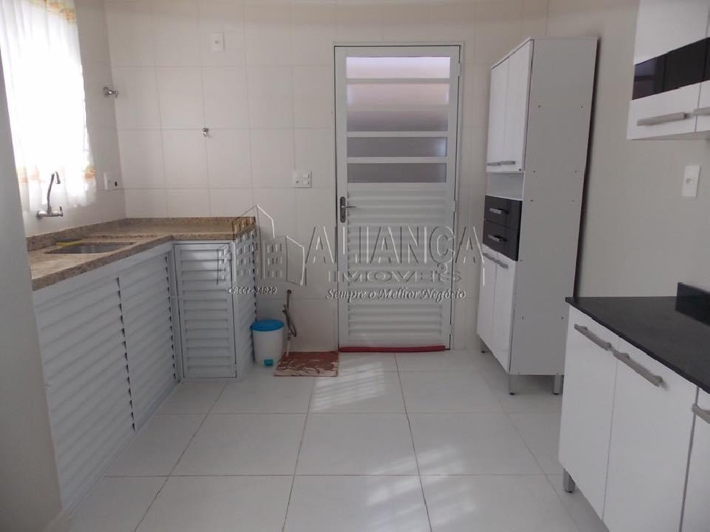 CASA PARA ALUGAR EM CONDOMÍNIO 