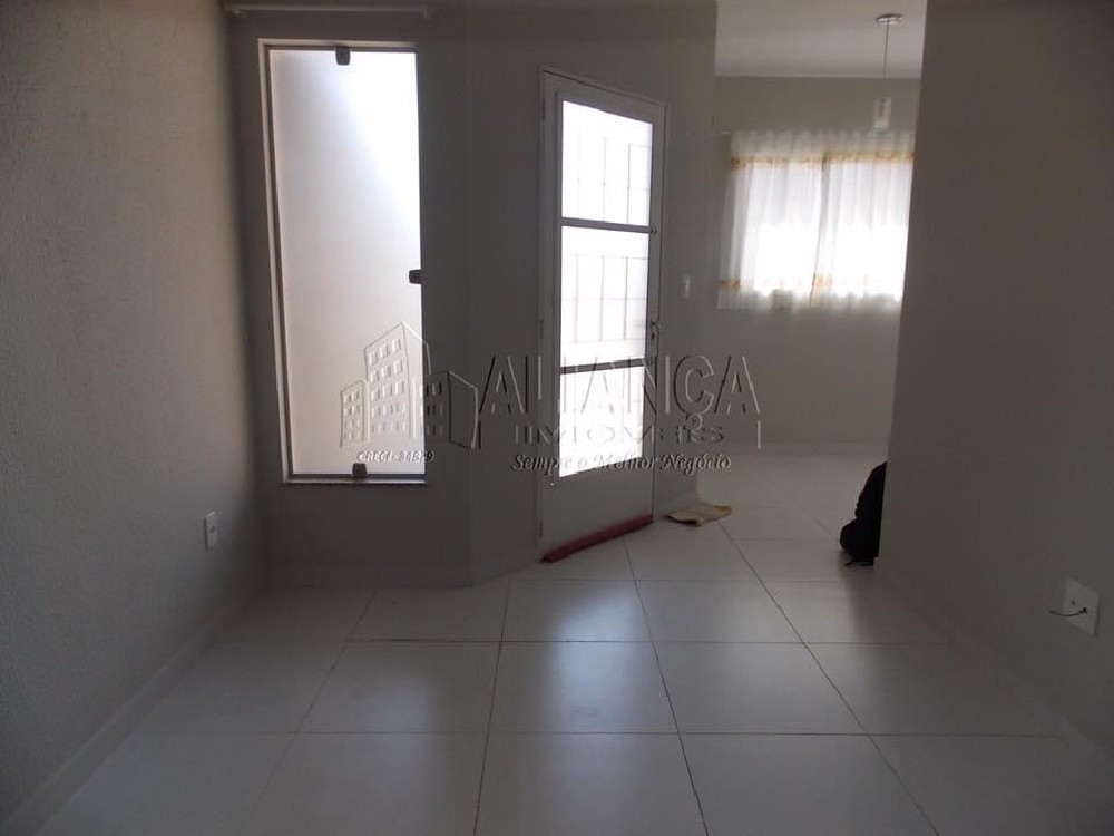 CASA PARA ALUGAR EM CONDOMÍNIO 
