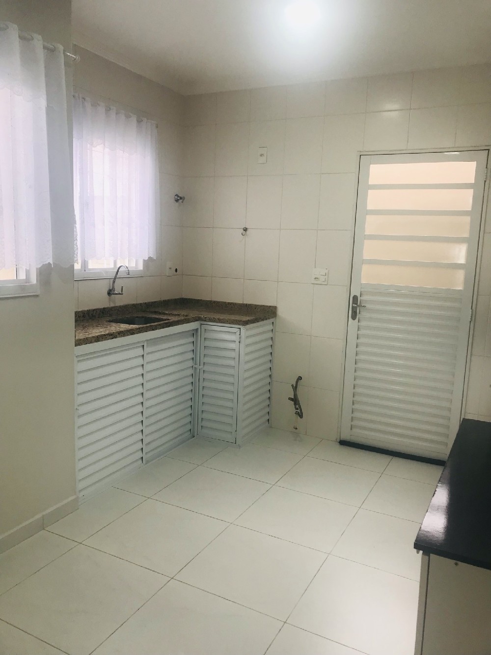 CASA PARA ALUGAR EM CONDOMÍNIO 