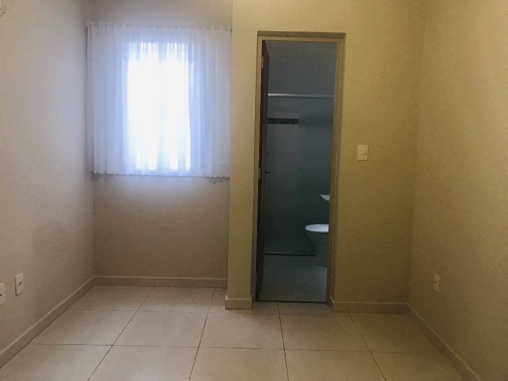 CASA PARA ALUGAR EM CONDOMÍNIO 