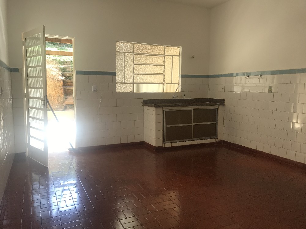 CASA COM 3 QUARTOS PARA  ALUGAR NO JARDIM BRASIL
