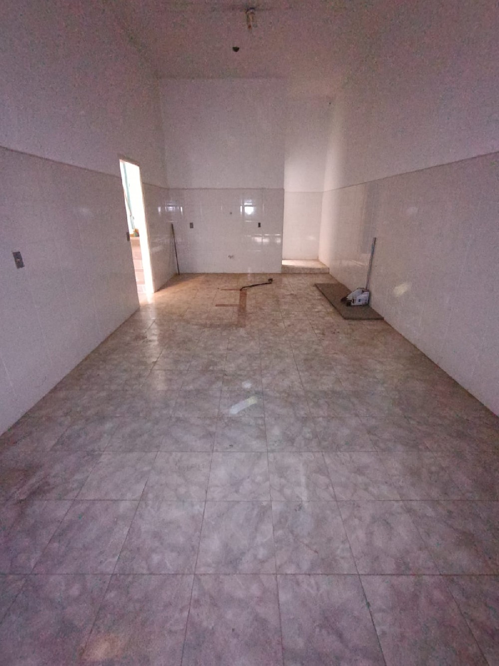 CASA COM SALÃO COMERCIAL PARA VENDA