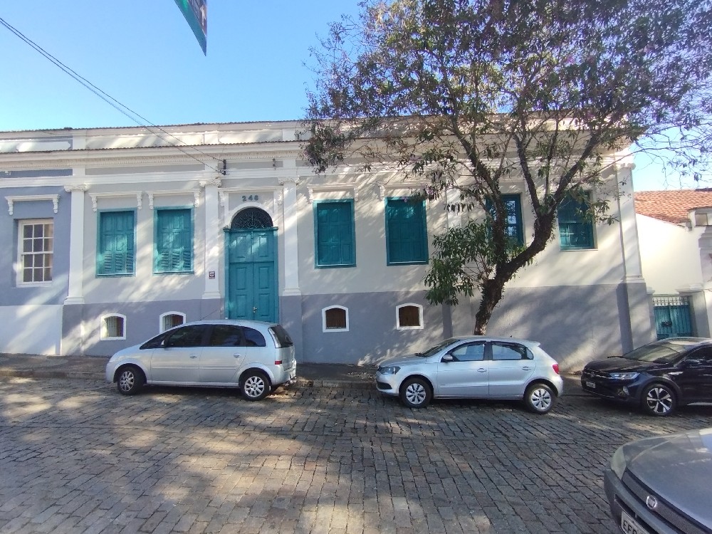 CASARÃO PARA LOCAÇÃO NO CENTRO DE AMPARO